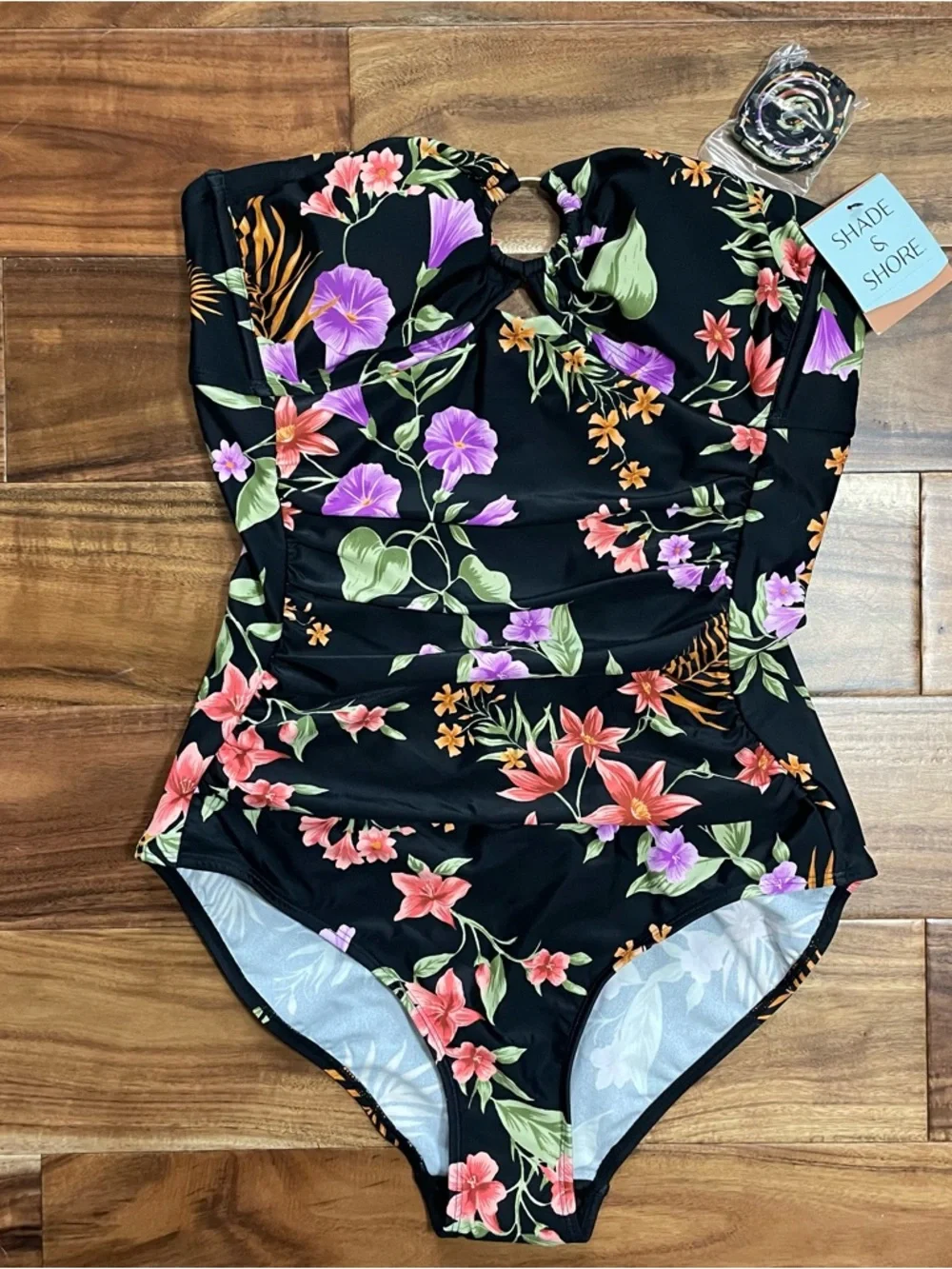 Shade & Shore Women's Full Coverage Tummy Control One
Piece Swimsuit Floral M - Picture 3 of 11